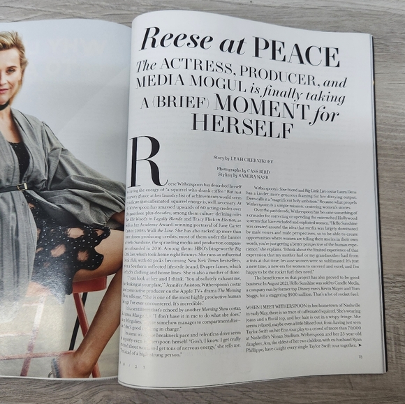 🍭7/$15 Harper's Bazaar Magazine August 2023 Reese Witherspoon - Picture 2 of 4